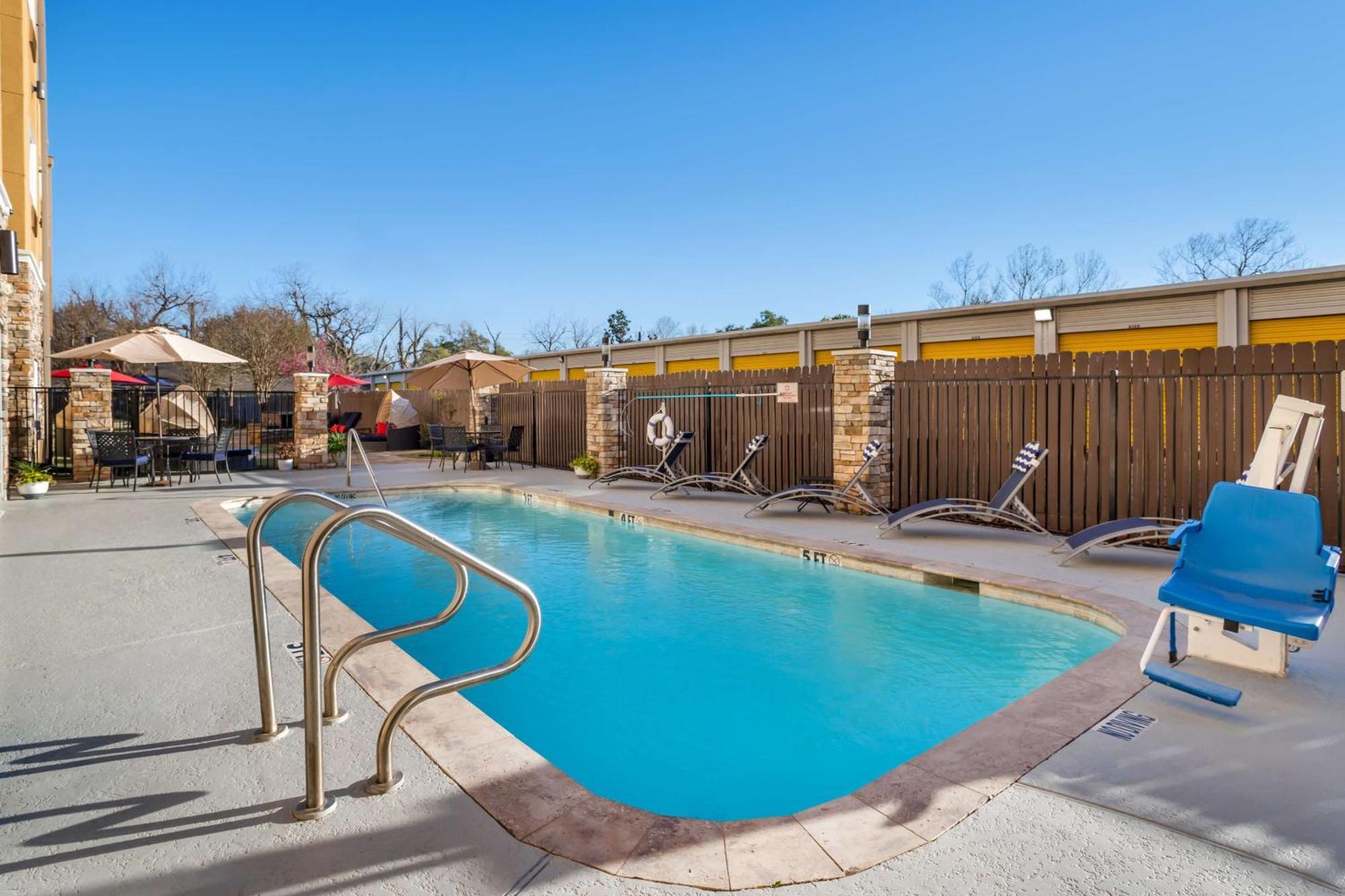 Best Western Plus Lake Jackson Inn & Suites Eksteriør bilde